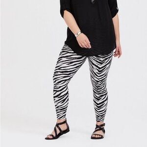 NWT Torrid 1 Liquid Zebra Leggings